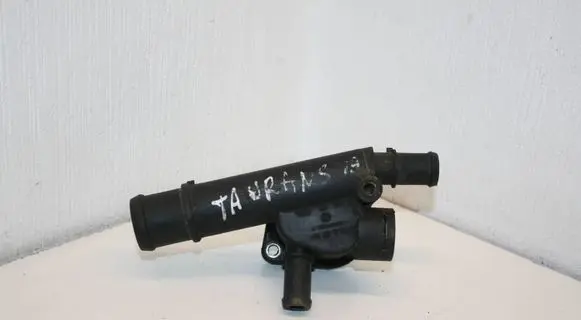Volkswagen Touran I Engine coolant pipe/hose 038121132D