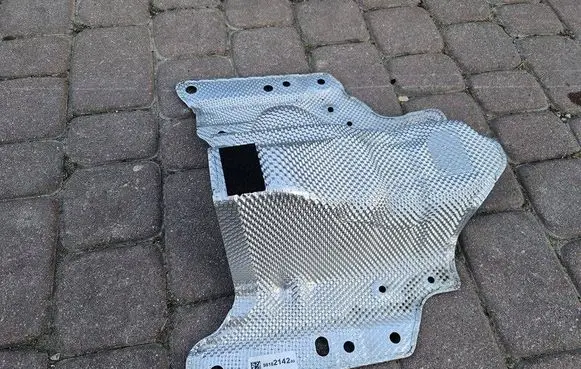 Opel Astra L Exhaust heat shield 9818214280