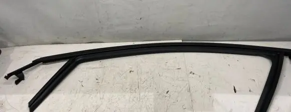 Opel Grandland X Rubber seal front door window/glass 9814856480