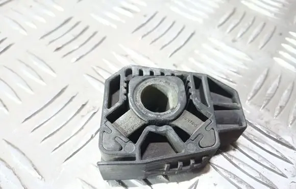 Radiator mount bracket