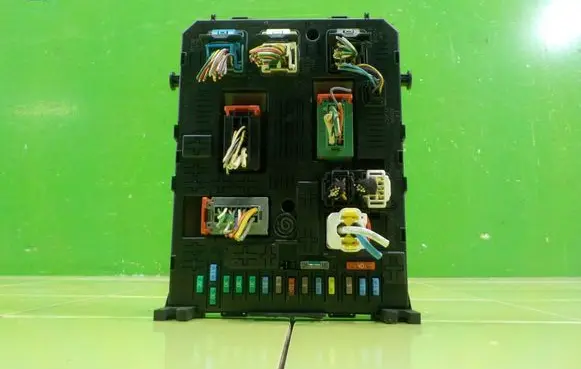 Peugeot RCZ Fuse box set 966689538001 BEZPIECZNIKOW