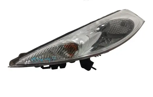 Nissan Juke I F15 Headlight/headlamp