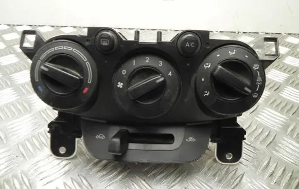 Mazda 2 Climate control unit DP980I29 Y707