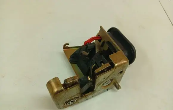 Peugeot 406 Seat back rest lock catch 