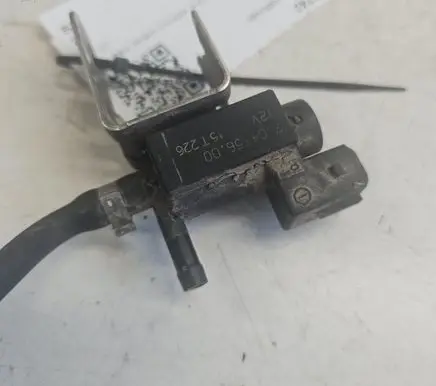 Jaguar XE Vacuum valve 70435600
