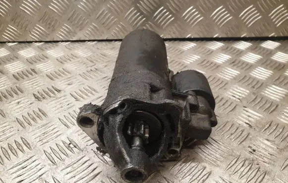 Volkswagen PASSAT B5 Starter motor 068911024C