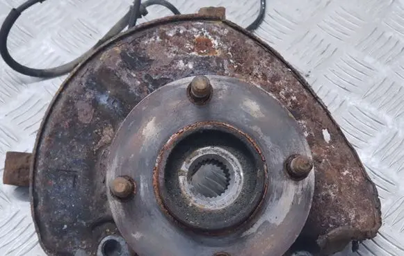 Mitsubishi Colt Front wheel hub