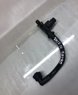 Volkswagen Taigo Breather hose/pipe 05e133364