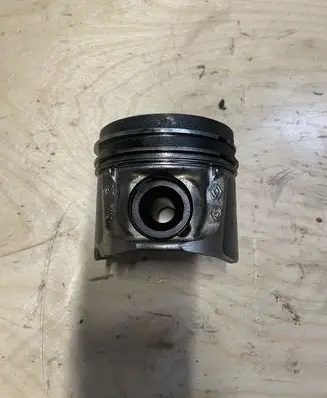 Nissan X-Trail T31 Piston 8200584249