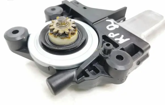 Volvo V70 Front door window regulator motor 970713 120628