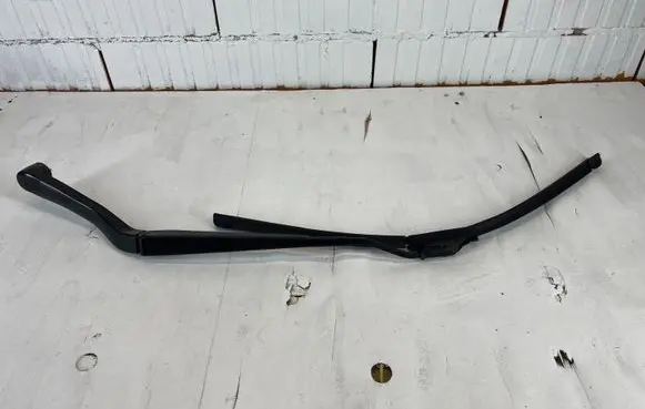 Opel Insignia A Front wiper blade arm 13227398