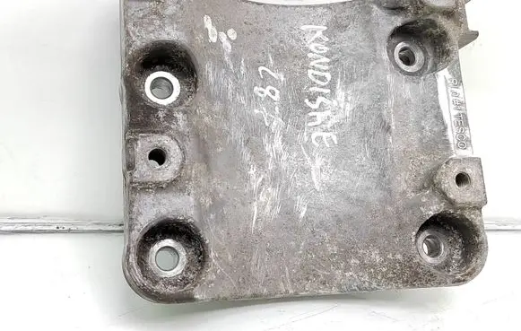 Honda CR-V A/C compressor mount bracket