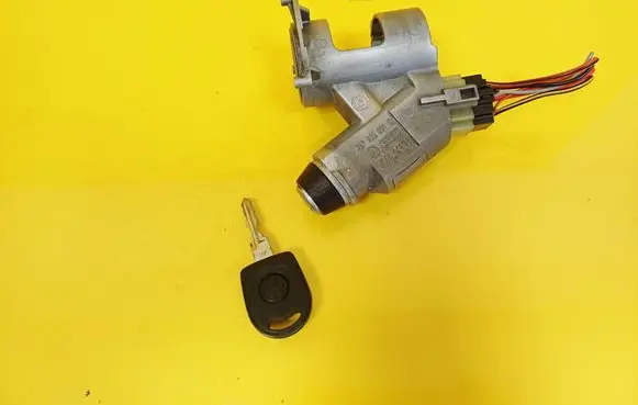 Volkswagen Golf III Ignition lock 357905851D