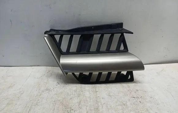 Mitsubishi Outlander Front bumper upper radiator grill MN175978