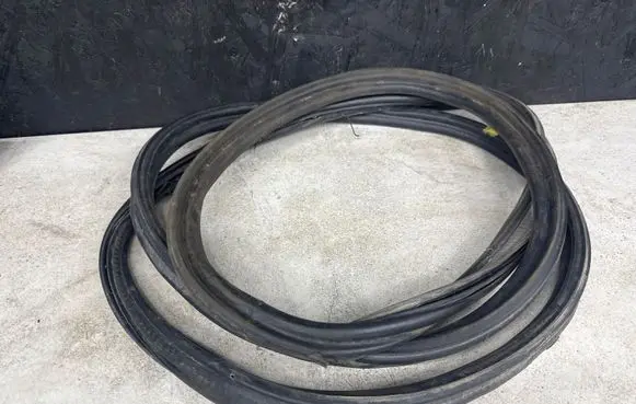 Volkswagen Golf V Trunk rubber seal (body)