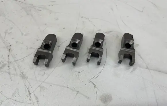Hyundai Santa Fe Fuel Injector clamp holder 