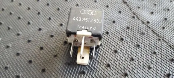Volkswagen PASSAT B5 Other relay 443951253J 899511000