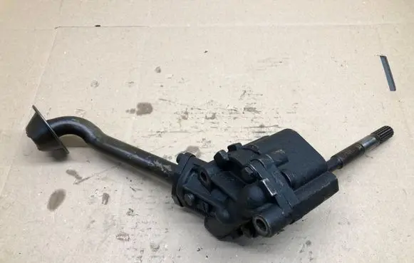 Audi A4 S4 B5 8D Oil pump 058115153