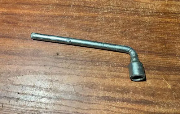 Chevrolet Matiz Wheel nut wrench 