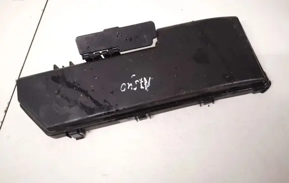Volvo S80 Fuse box cover 9494211