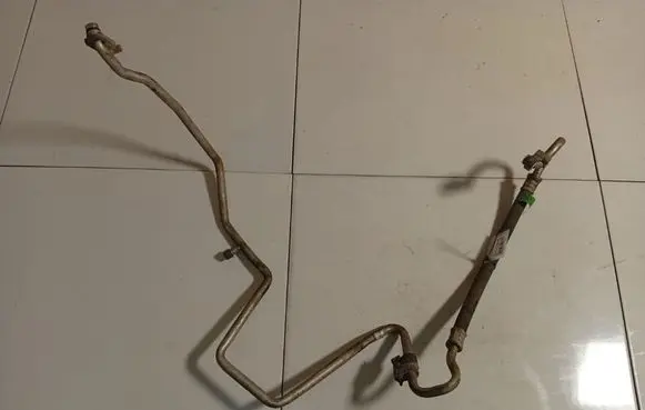 Toyota Yaris Air conditioning (A/C) pipe/hose 
