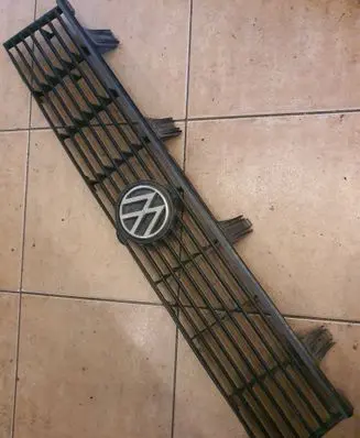 Volkswagen PASSAT B2 Front bumper upper radiator grill 321853653K