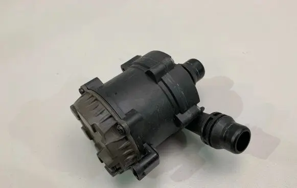 BMW 5 G30 G31 Electric auxiliary coolant/water pump 8638237