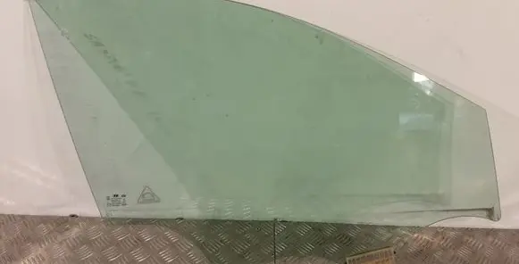 Hyundai Santa Fe Front door window glass four-door