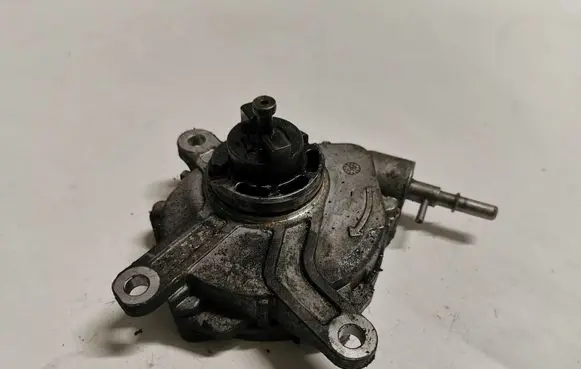 Toyota Avensis T250 Vacuum pump 31070699