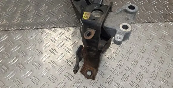 Toyota Prius+ (ZVW40) Engine mount bracket