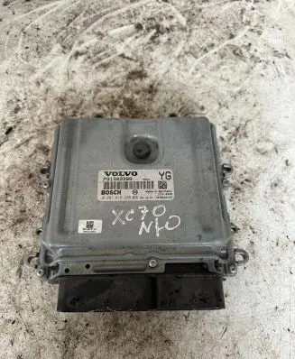 Volvo XC70 Engine control unit/module P31303388