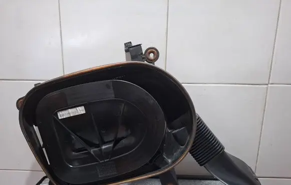 BMW X3 F25 Air filter box cover 13717811