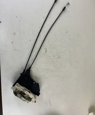 Peugeot 4007 Front door lock