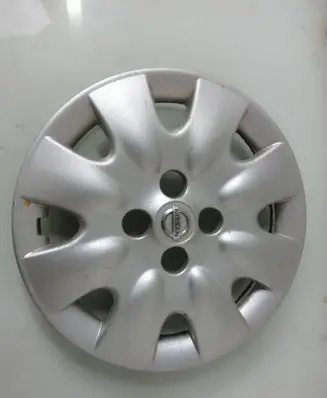 Nissan Micra R14 wheel hub/cap/trim 9530M