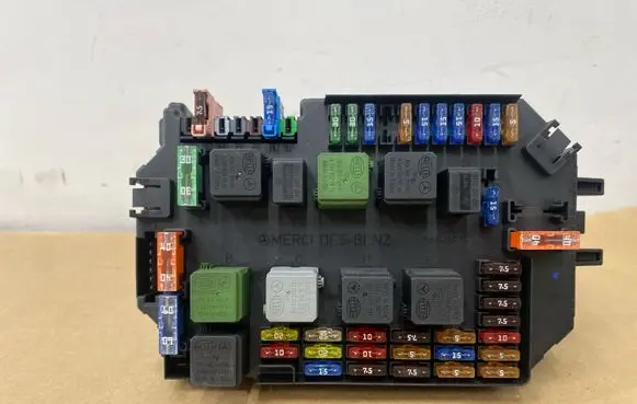 Mercedes-Benz CL C216 Fuse module A2215458332