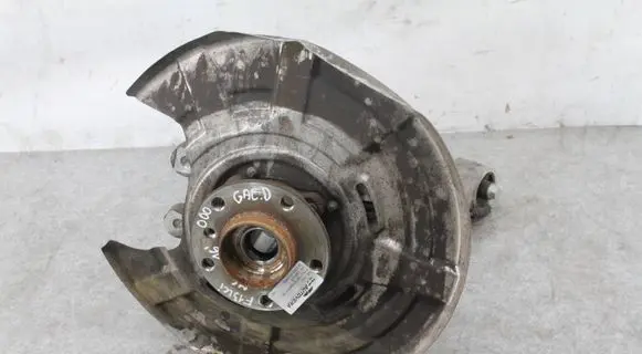 Rear wheel hub spindle/knuckle