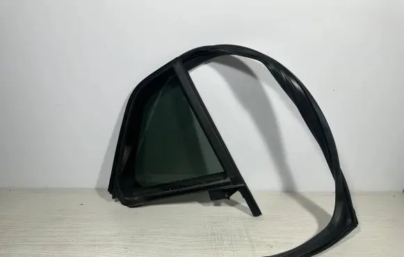KIA Sportage Rear vent window glass 43R01351