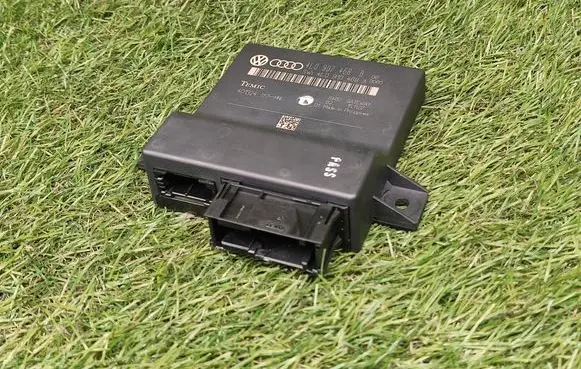 Audi Q7 4L Gateway control module 4L0907468B 4L0910468A