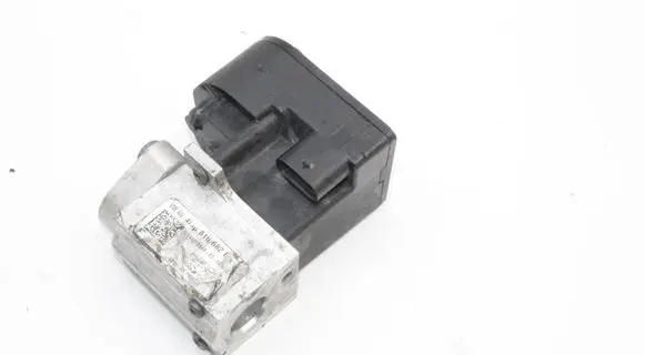 Audi e-tron Air conditioning (A/C) expansion valve 4M0816682E