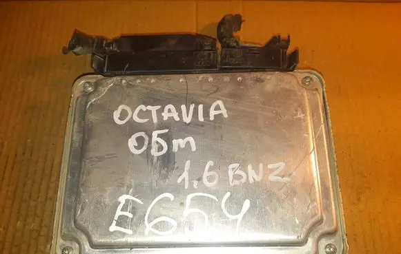 Skoda Octavia Mk2 (1Z) Engine control unit/module 036906032AP 0261208828 6444