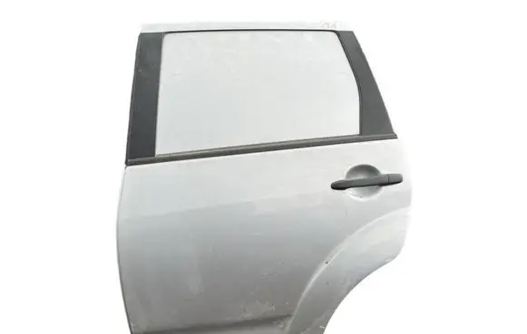 Mitsubishi Outlander Rear door