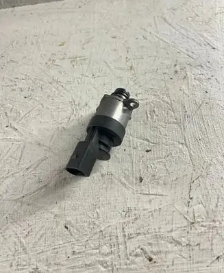 BMW 1 E81 E87 Fuel pressure sensor 0928400691 8851611055