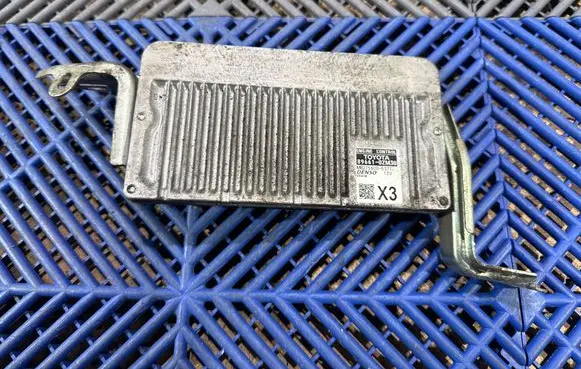 Toyota Auris E180 Engine control unit/module 896610ZM30 MB2756005371