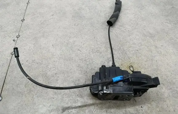 Renault Laguna III Front door lock 805000004R