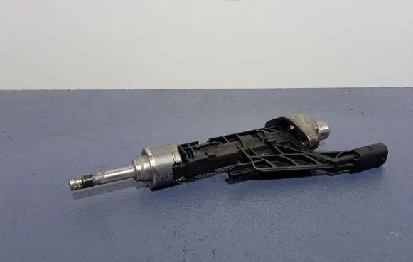 BMW M3 Fuel injector 8671991