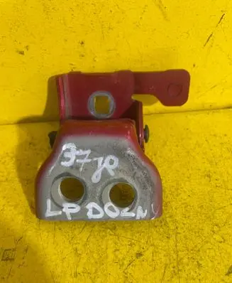 Peugeot 308 Front door lower hinge 