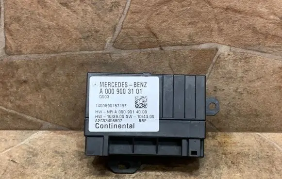 Mercedes-Benz E W212 Fuel injection pump control unit/module A0009003101