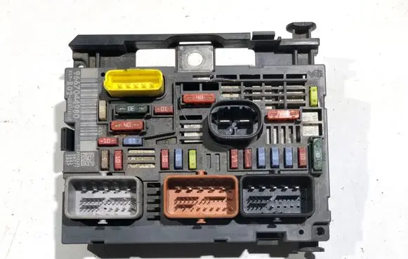 Citroen C4 I Picasso BSM Control unit 9667044980