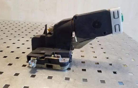 Volvo S40, V40 Front door lock