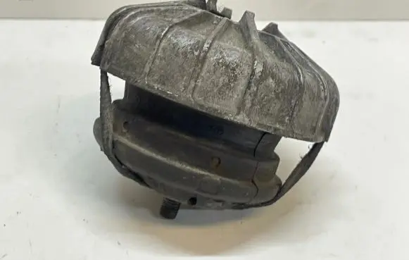 Mercedes-Benz Vito Viano W639 Engine mount bracket A6392410413 36184171